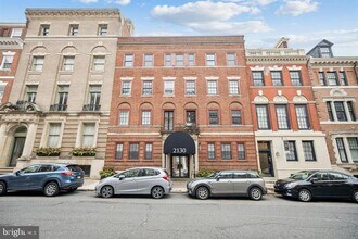 2130 Locust St in Philadelphia, PA - Building Photo - Building Photo