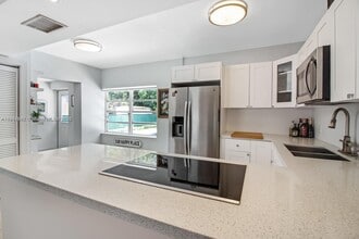 827 NE 140th St in North Miami, FL - Building Photo - Building Photo