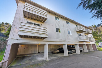 Village View Apartments in North Bend, OR - Foto de edificio - Building Photo