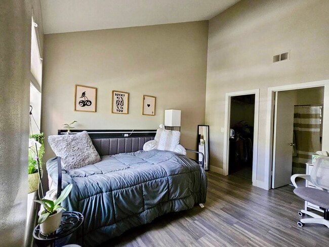 property at 1070 Calle del Cerro