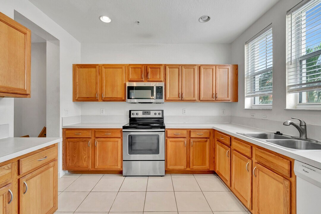 770 Millbrae Ct in West Palm Beach, FL - Building Photo