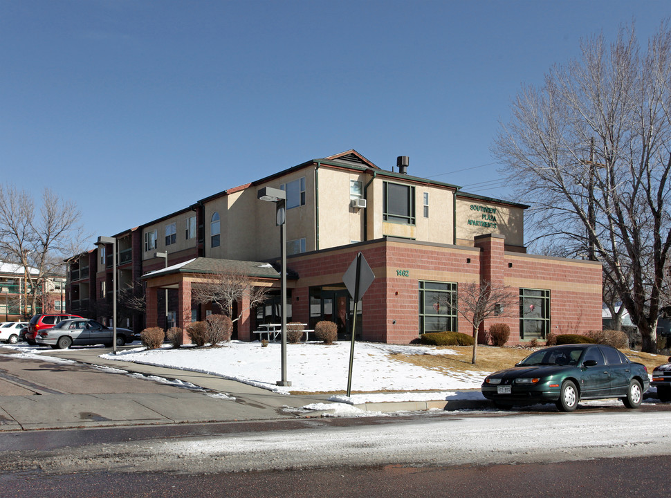 Southview Plaza Apartments in Colorado Springs, CO - Foto de edificio