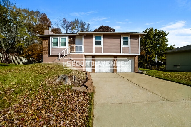 property at 701 SE Redwood Ln