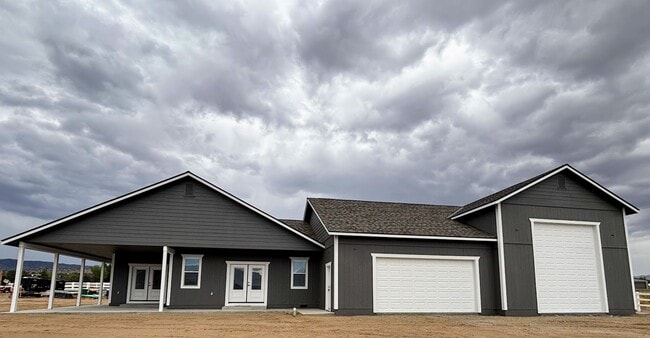 property at 2565 Last Chance Ct