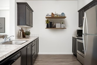 ALDERBROOK APARTMENTS- PREMIER, AFFORDABLE in Vancouver, WA - Foto de edificio - Building Photo