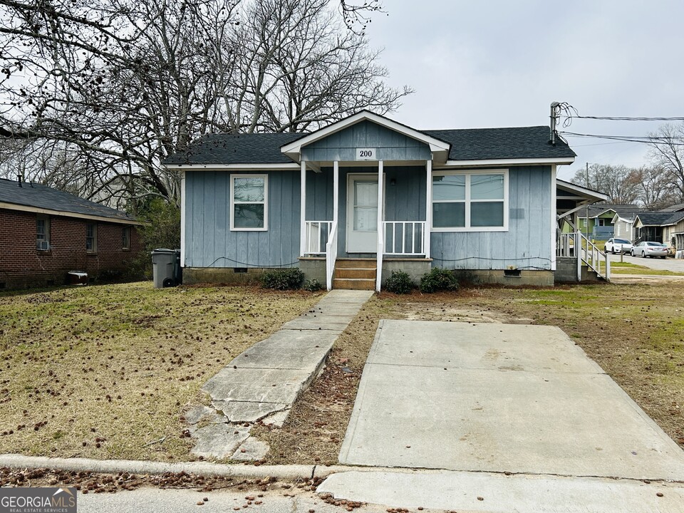 200 Burr St in Lagrange, GA - Foto de edificio