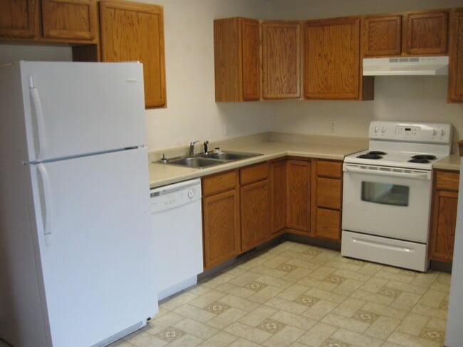 7025 Freedom Ct, Unit D in Summerset, SD - Building Photo - Building Photo