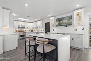 7322 E Sierra Vista Dr in Scottsdale, AZ - Building Photo