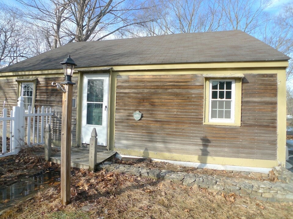 132 Portsmouth Ave in Stratham, NH - Building Photo