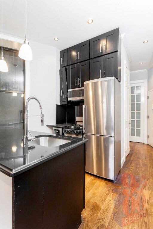 60 Avenue B