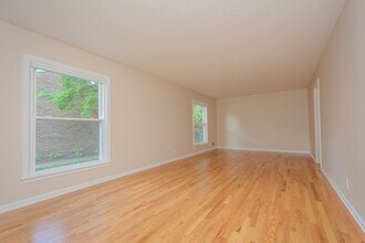 1813 Crossgate Ln in Louisville, KY - Building Photo - Building Photo