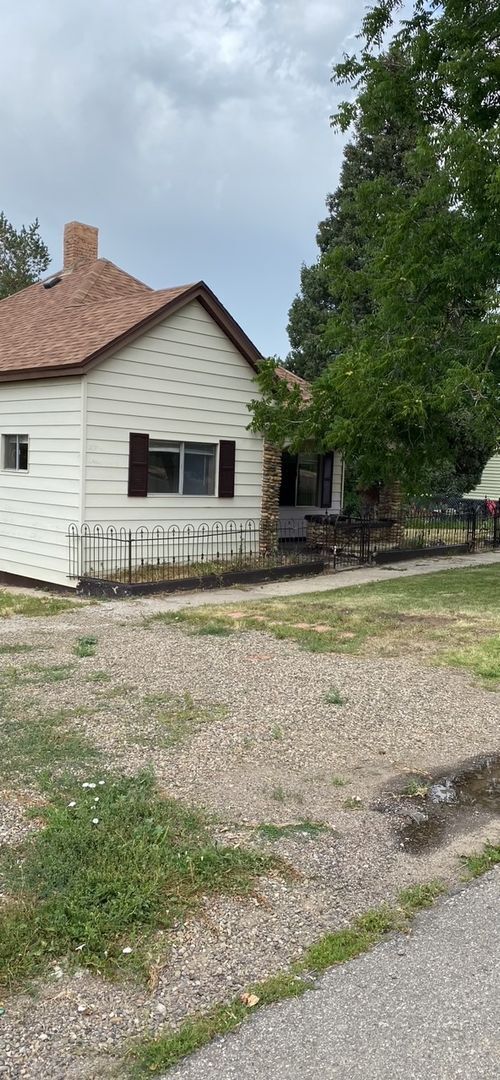 property at 619 W Washington Ave