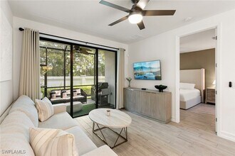 7622 Rockefeller Dr in Naples, FL - Foto de edificio - Building Photo