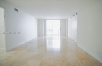 6039 Collins Ave, Unit 503 in Miami Beach, FL - Building Photo - Building Photo