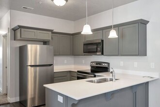 13062 Keegan Dr in Herriman, UT - Foto de edificio - Building Photo