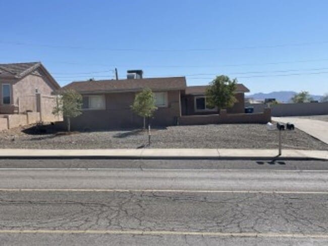 2332 N Kiowa Blvd in Lake Havasu City, AZ - Building Photo - Building Photo