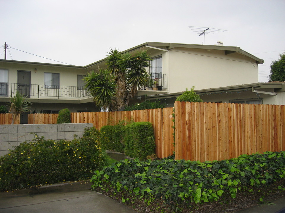 8621 Birchbark Ave in Downey, CA - Foto de edificio