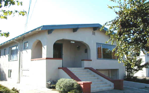 5721 Hermann St in Oakland, CA - Building Photo - Building Photo