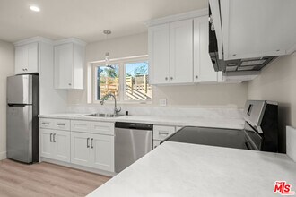 1509 Edris Dr in Los Angeles, CA - Foto de edificio - Building Photo