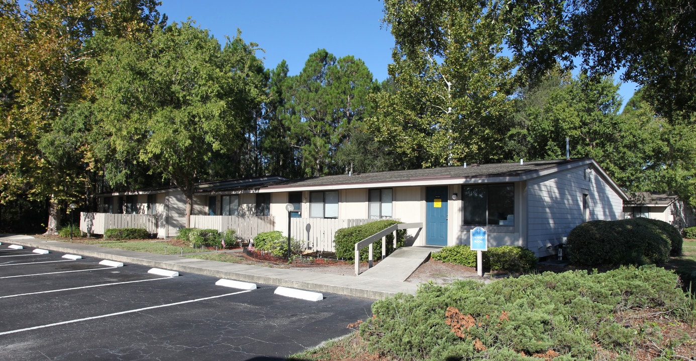 Jefferson Way in Orange Park, FL - Foto de edificio