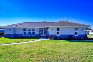 4715 Swordfish St in Bonita Springs, FL - Building Photo