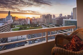ReNew Logan Square in Philadelphia, PA - Foto de edificio - Building Photo