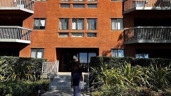 2425 S Norfolk St in San Mateo, CA - Building Photo