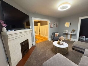 1944 W 73rd St in Cleveland, OH - Foto de edificio - Building Photo