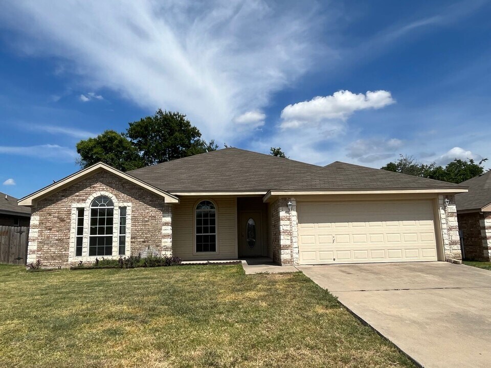 220 Nolan Ridge Dr in Nolanville, TX - Building Photo