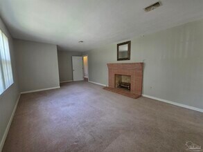 402 Park Ln E in Cantonment, FL - Building Photo - Building Photo