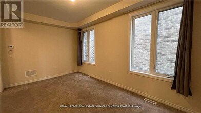 1915 Douglas Langtree Dr in Oshawa, ON - Building Photo - Building Photo