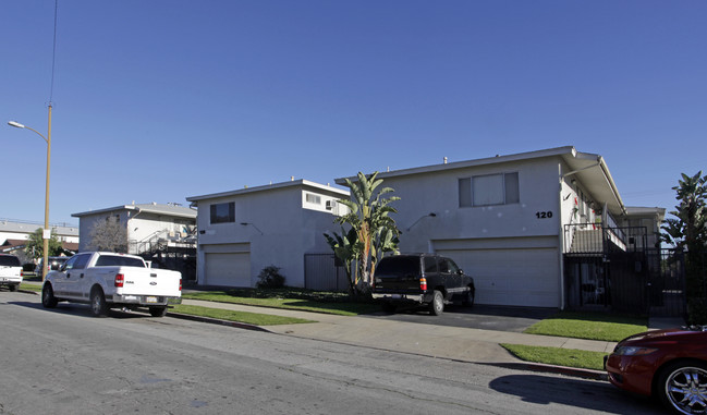 116-132 Harps St SW in San Fernando, CA - Foto de edificio - Building Photo