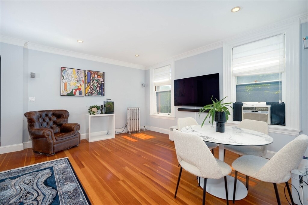 1064 Beacon St, Unit 12 in Brookline, MA - Building Photo