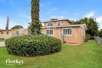 1443 7th St in West Palm Beach, FL - Foto de edificio - Building Photo