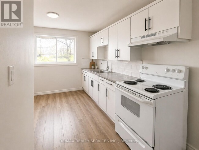 358 Grey St in Brantford, ON - Building Photo - Building Photo