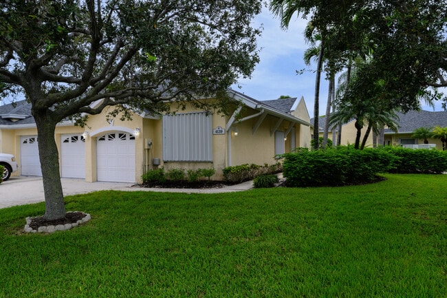 4139 NE Moon River Cir in Jensen Beach, FL - Building Photo - Building Photo