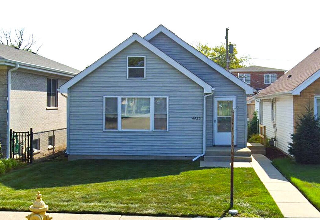 4429 N Sayre Ave in Harwood Heights, IL - Building Photo