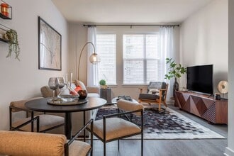 Cortland Columbia Pike in Arlington, VA - Foto de edificio - Building Photo