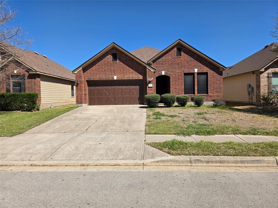 824 Mahomet Dr in Pflugerville, TX - Building Photo