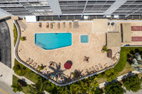 Le Frontenac Condominium in Sunny Isles Beach, FL - Building Photo - Building Photo