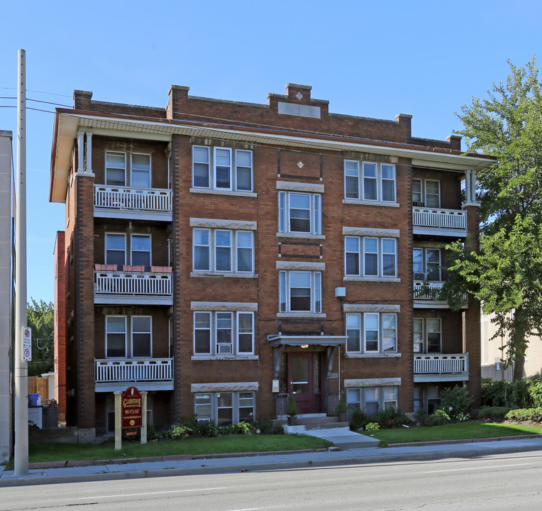 Gladstone Apartments in Hamilton, ON - Building Photo