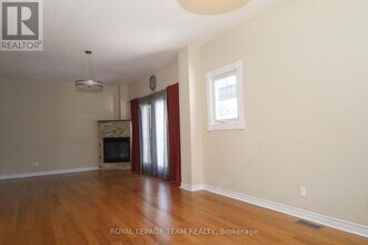 2194 Niagara Dr in Ottawa, ON - Building Photo - Building Photo
