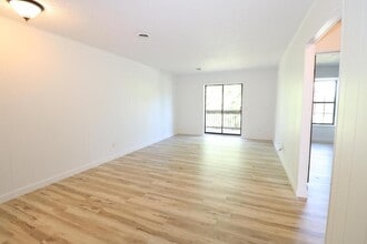 122 Fairway Ave in Monett, MO - Building Photo - Building Photo