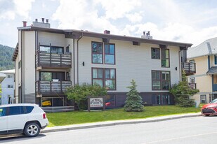 126 Beaver St in Banff, AB - Building Photo