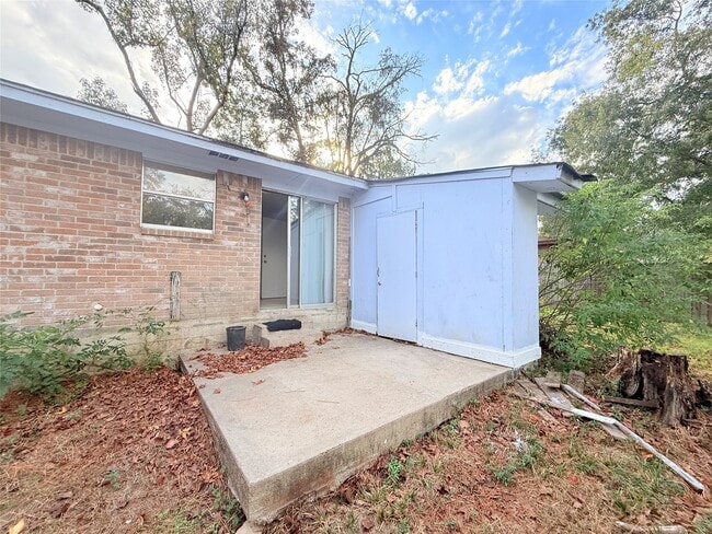 property at 208 Laurie Ln