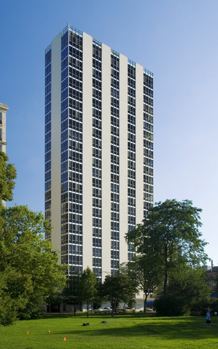 1555 N Dearborn Pky in Chicago, IL - Building Photo