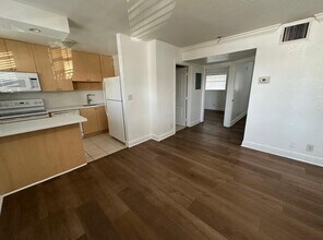 110 SE 2nd St, Unit 203 in Hallandale Beach, FL - Building Photo - Building Photo