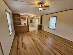 208 Maverick Ln in Utica, NY - Foto de edificio - Building Photo