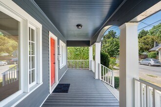 4528 SE Windsor Ct in Portland, OR - Building Photo - Building Photo