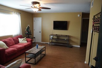 3121 Johnston St-Unit -Apt 104 in Lafayette, LA - Building Photo - Building Photo